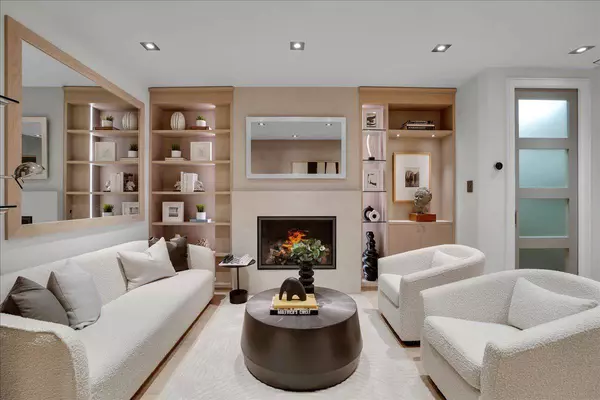 68 Olive AVE, Toronto C02, ON M6G 1V1