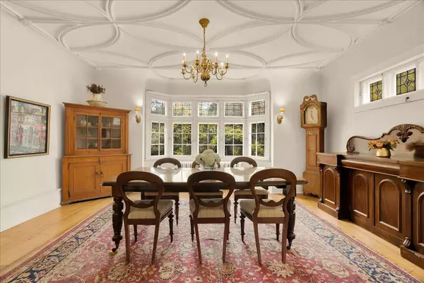 74 Chestnut Park RD, Toronto C09, ON M4W 1W9