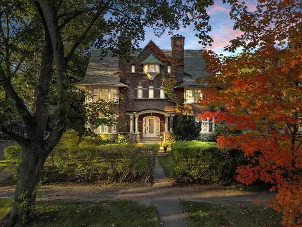 74 Chestnut Park RD, Toronto C09, ON M4W 1W9