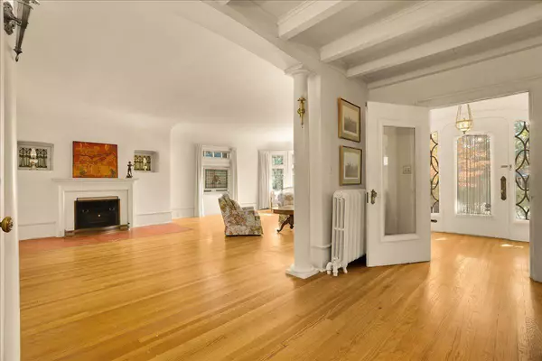 74 Chestnut Park RD, Toronto C09, ON M4W 1W9