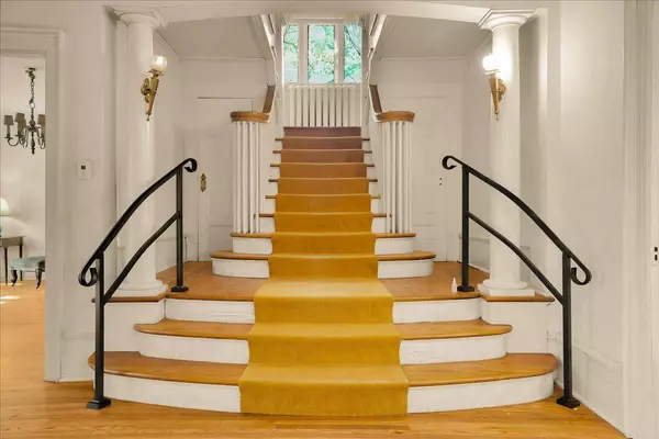 74 Chestnut Park RD, Toronto C09, ON M4W 1W9