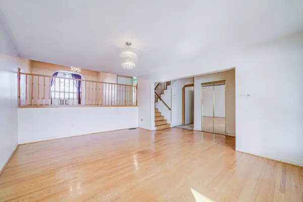 176 Cassandra BLVD, Toronto C13, ON M3A 1T3