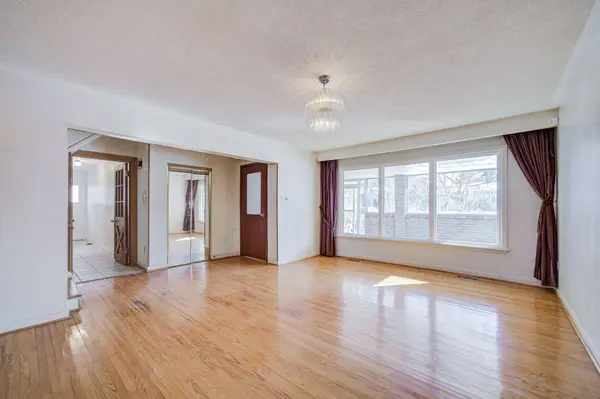 176 Cassandra BLVD, Toronto C13, ON M3A 1T3