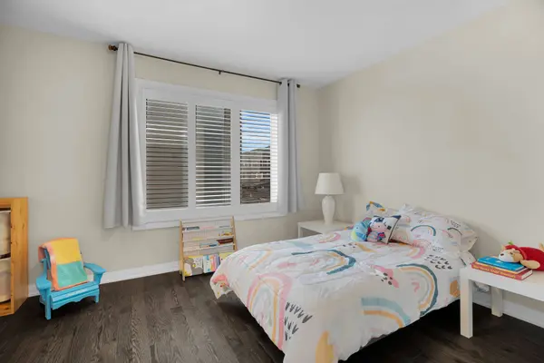 17 Locust Lodge GDNS, Toronto W05, ON M3K 0A9