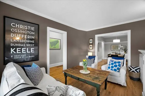 40 Garnet AVE, Toronto W02, ON M6G 1V5