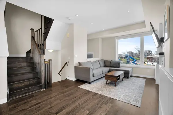 17 Locust Lodge GDNS, Toronto W05, ON M3K 0A9