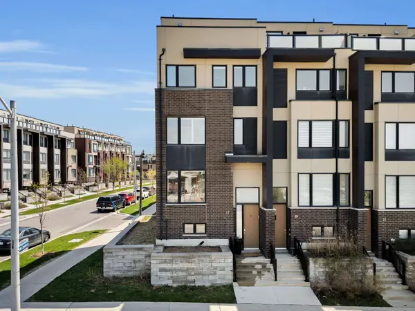 17 Locust Lodge GDNS, Toronto W05, ON M3K 0A9