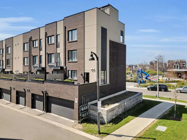 17 Locust Lodge GDNS, Toronto W05, ON M3K 0A9