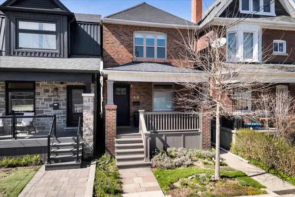 40 Garnet AVE, Toronto W02, ON M6G 1V5