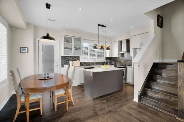 17 Locust Lodge GDNS, Toronto W05, ON M3K 0A9