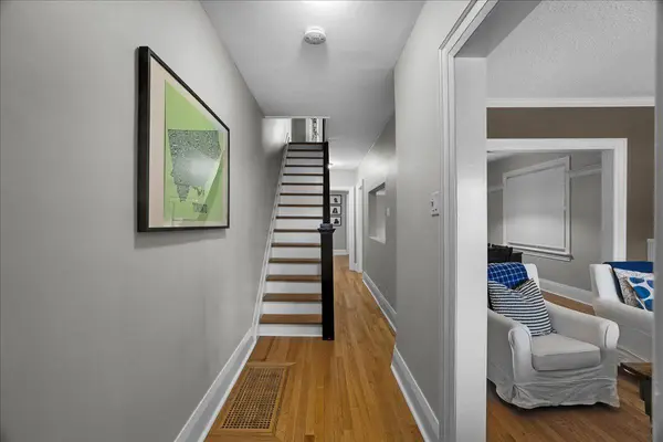 40 Garnet AVE, Toronto W02, ON M6G 1V5