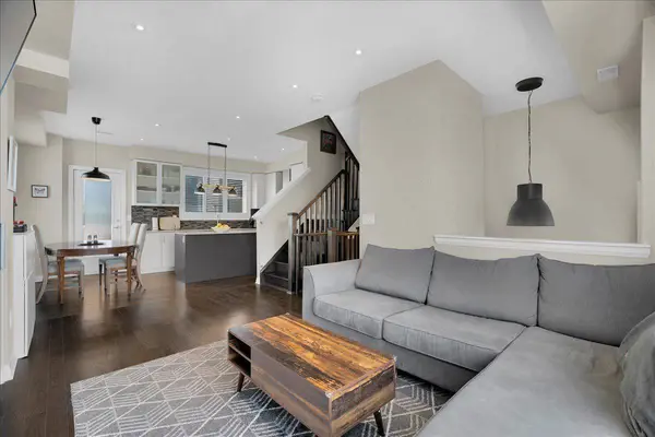 17 Locust Lodge GDNS, Toronto W05, ON M3K 0A9