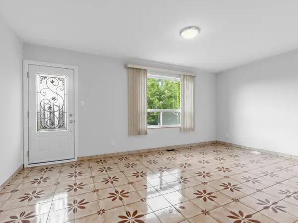 380 Glenholme AVE, Toronto C03, ON M6E 3E5
