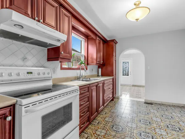 380 Glenholme AVE, Toronto C03, ON M6E 3E5
