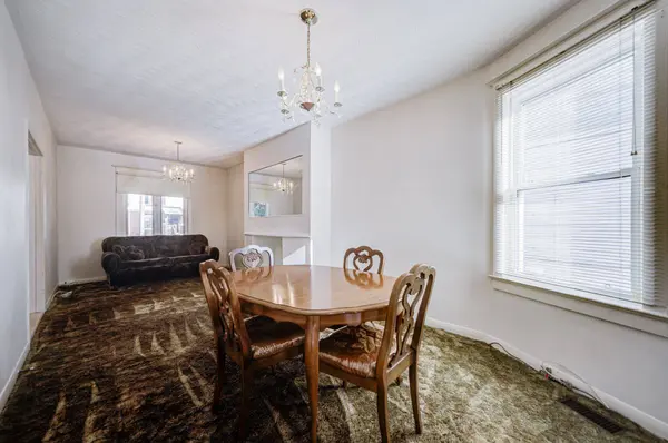 912 Manning AVE, Toronto C02, ON M6G 2X4
