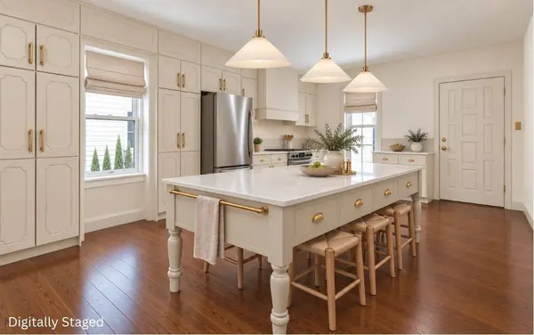 912 Manning AVE, Toronto C02, ON M6G 2X4