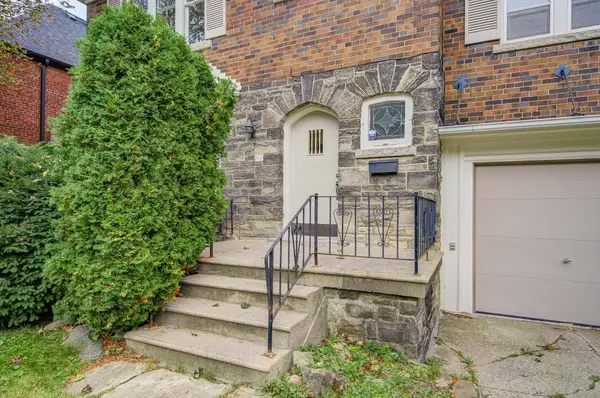 87 Ava RD, Toronto C03, ON M6C 1V7