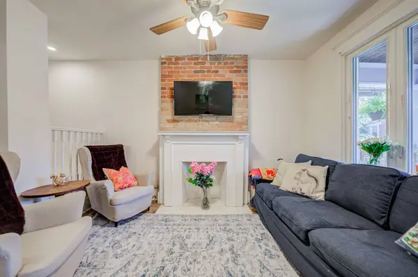 257 Bartlett AVE, Toronto W02, ON M6H 3G3