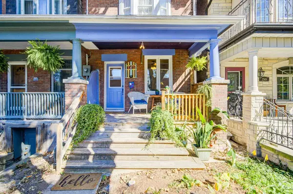 257 Bartlett AVE, Toronto W02, ON M6H 3G3