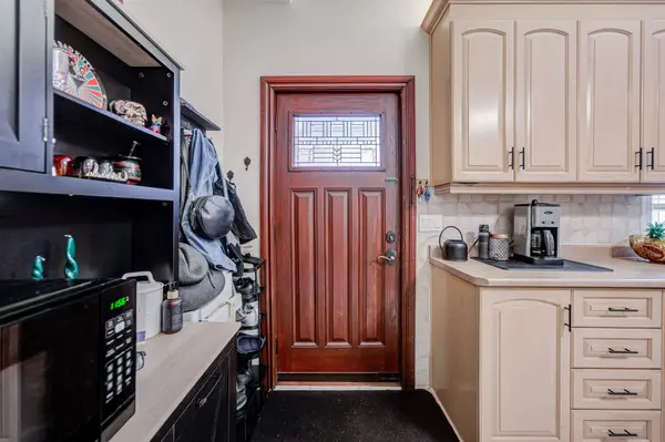 756 Euclid AVE, Toronto C02, ON M6G 2V2