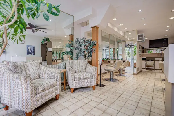 492 Manning AVE, Toronto C01, ON M6G 2V7