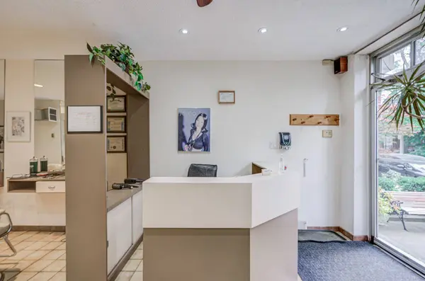 492 Manning AVE, Toronto C01, ON M6G 2V7