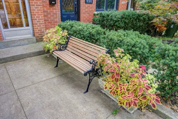 492 Manning AVE, Toronto C01, ON M6G 2V7