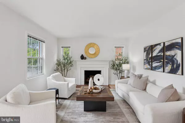 1725 OAKCREST DR, Alexandria, VA 22302