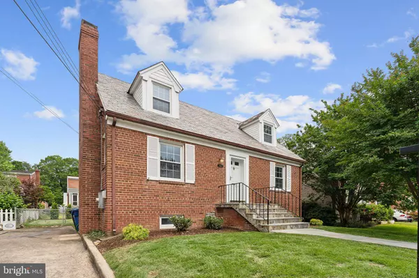 1725 OAKCREST DR, Alexandria, VA 22302