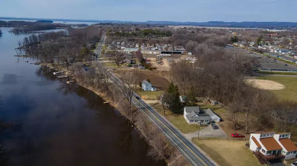 1626 Lakeshore Dr, Campbell, WI 54603