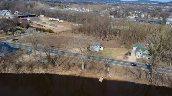 1626 Lakeshore Dr, Campbell, WI 54603