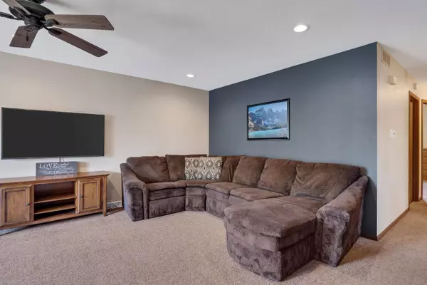 532 S 7th St, La Crescent, MN 55947