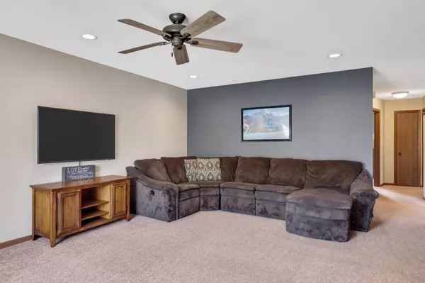 532 S 7th St, La Crescent, MN 55947