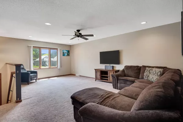 532 S 7th St, La Crescent, MN 55947