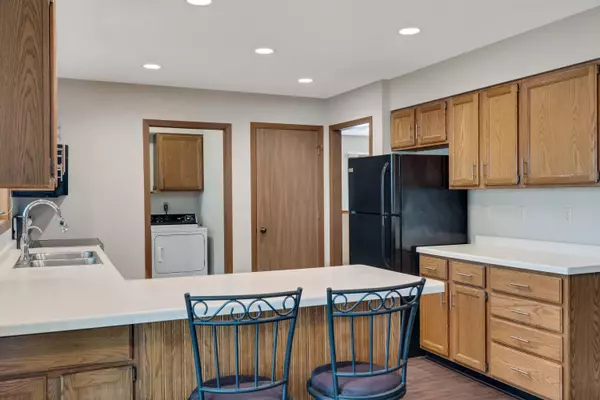 532 S 7th St, La Crescent, MN 55947