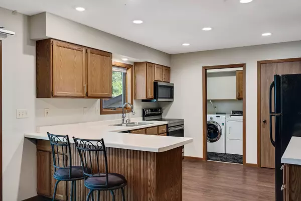 532 S 7th St, La Crescent, MN 55947