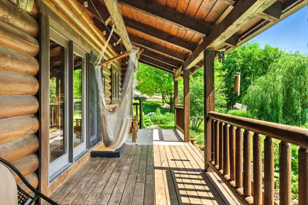 1033 Butternut Ln, La Crescent, MN 55947