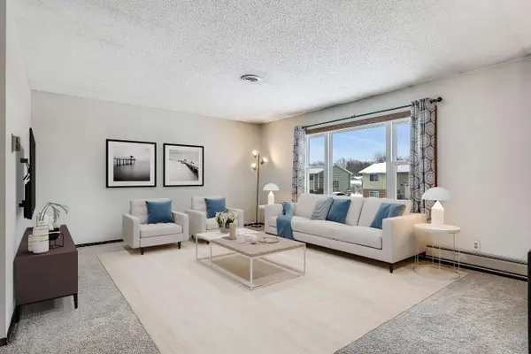 906 Redwood St W, La Crescent, MN 55947