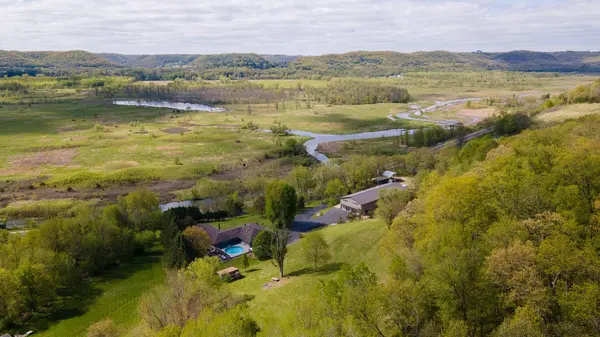 5000 County 21 -, Hokah, MN 55947