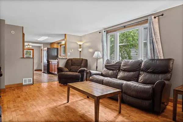 2012 Charles St, La Crosse, WI 54603