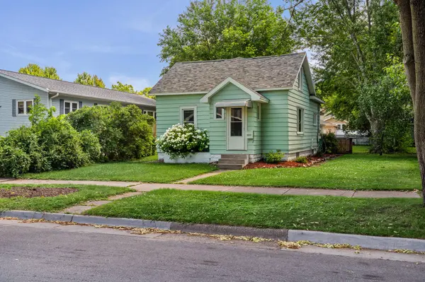 2012 Charles St, La Crosse, WI 54603