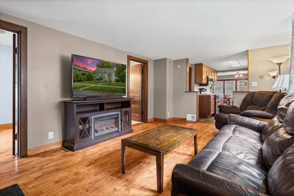 2012 Charles St, La Crosse, WI 54603