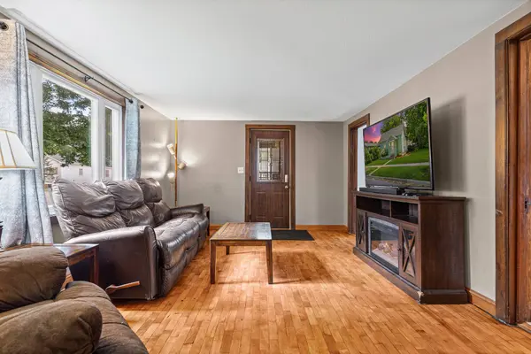 2012 Charles St, La Crosse, WI 54603