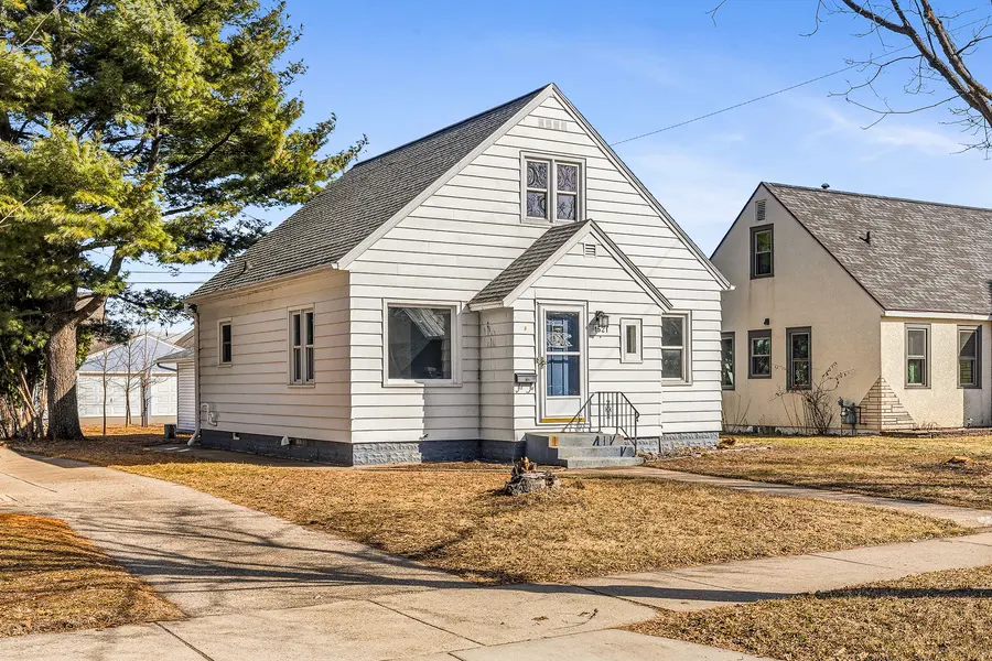 1521 Travis St, La Crosse, WI 54601-6468