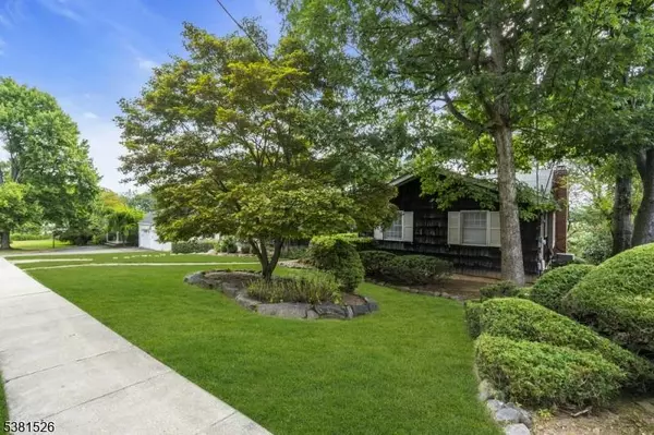 27 Underwood Dr, West Orange Twp., NJ 07052