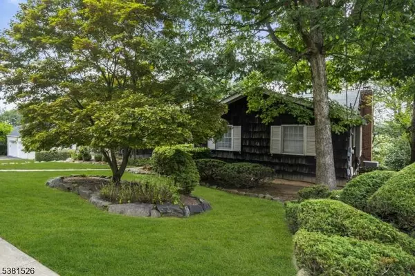 27 Underwood Dr, West Orange Twp., NJ 07052