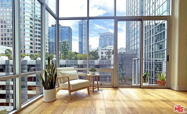 645 W 9th St #720, Los Angeles, CA 90015