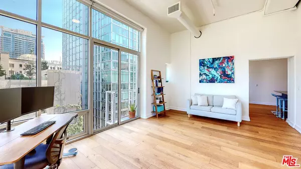 645 W 9th St #720, Los Angeles, CA 90015