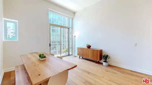 645 W 9th St #720, Los Angeles, CA 90015