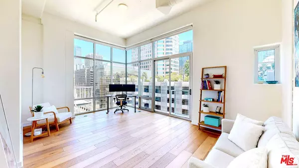 645 W 9th St #720, Los Angeles, CA 90015